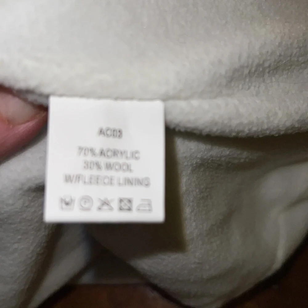 NWT Akira Acrylic Wool Hat - Picture 3 of 3